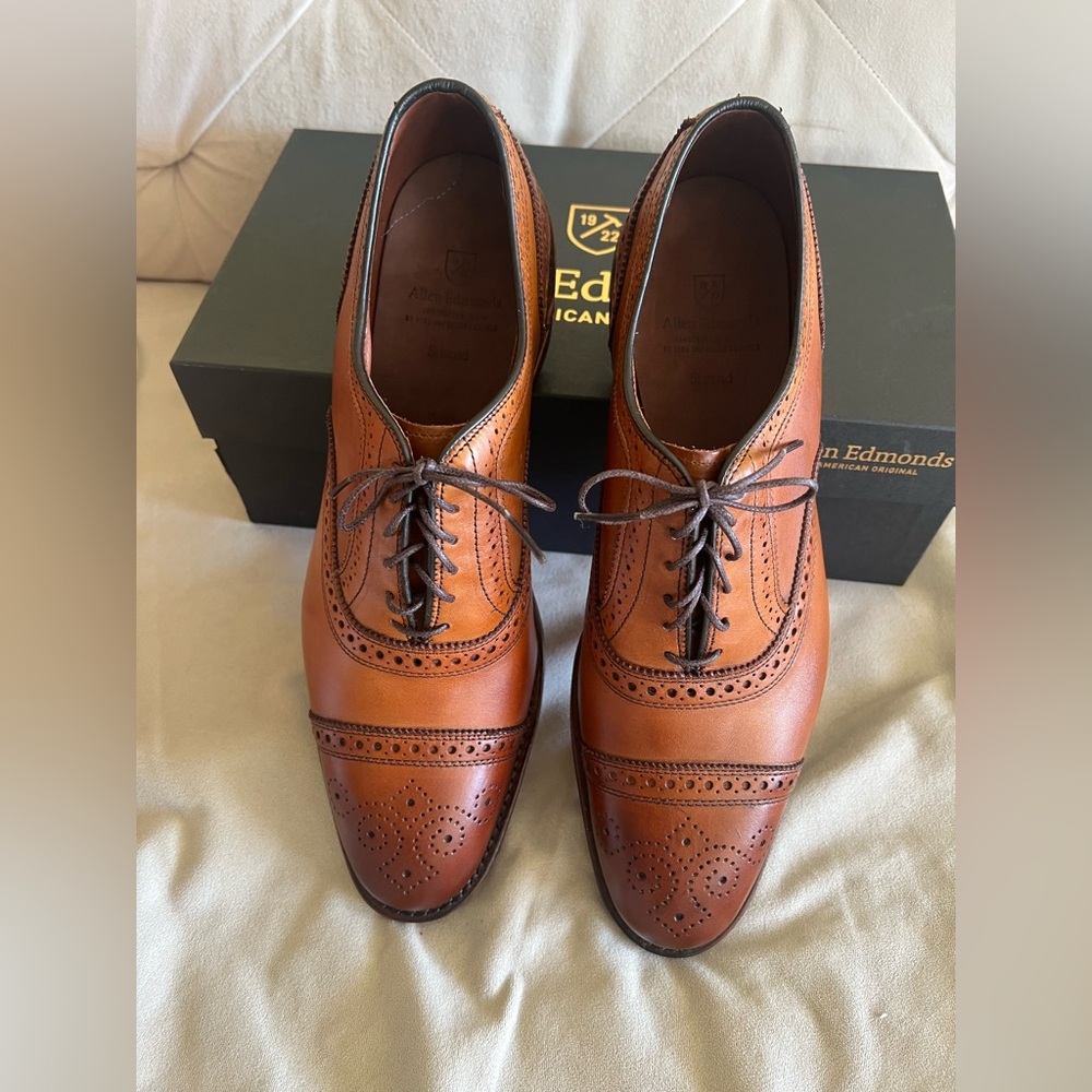 Brand new Strand gorgeous mens shoes by Allen Edmond. Size 12B New in Box (NIB)